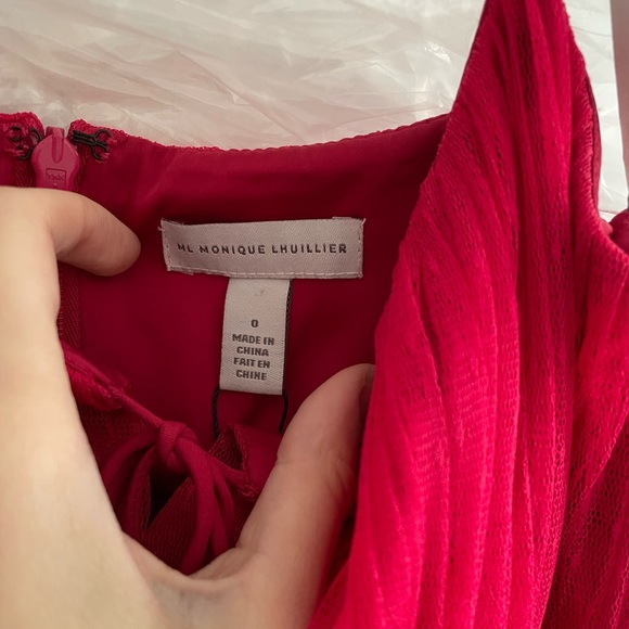 Monique Lhuillier Gown - size 0 - Picture 7 of 7